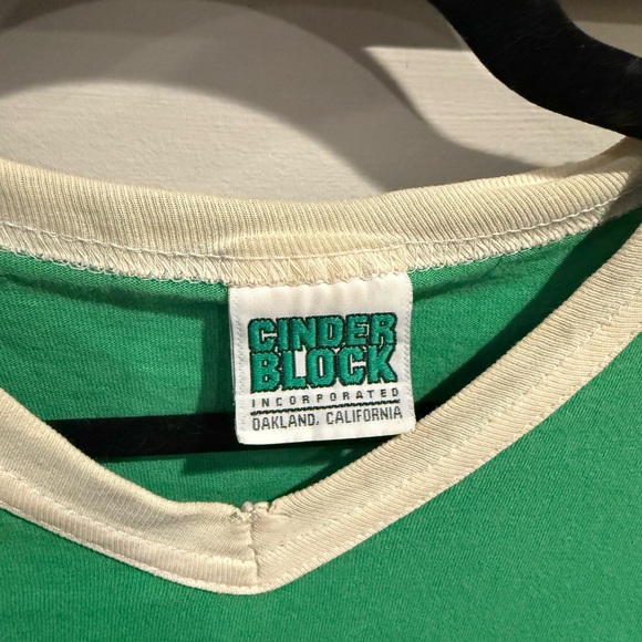 Green Day Kiss Me I’m Punk T-Shirt - Picture 3 of 10